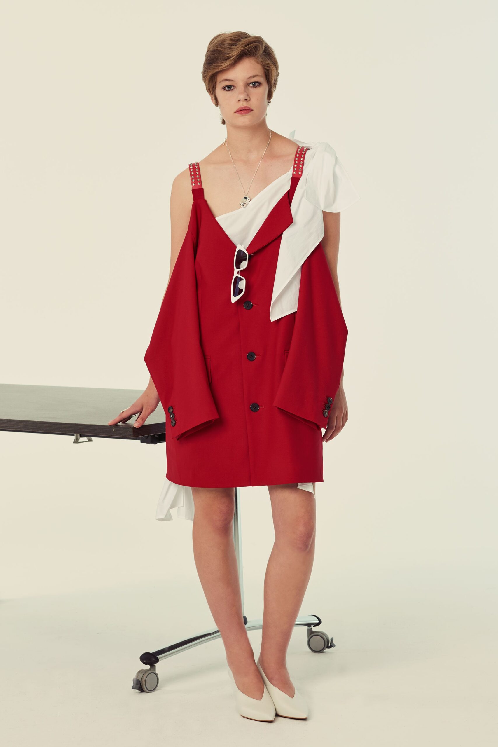 red cotton sleeveless v-neck fitted buttoned short dress