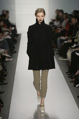 black wool long-sleeve collared fitted buttoned coat