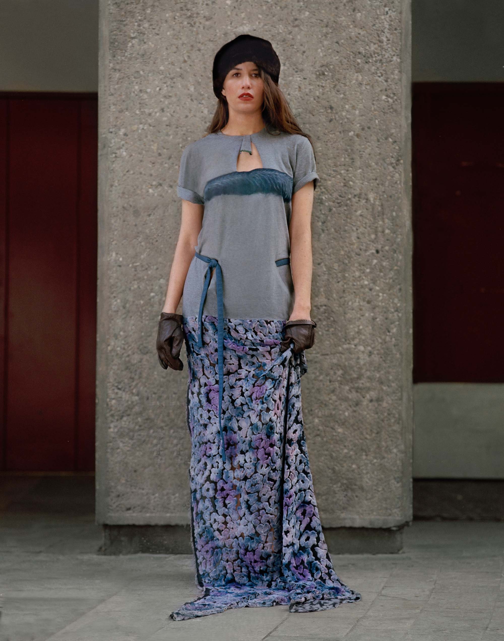 gray cotton short-sleeve collared fitted pleated top