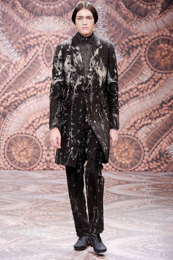 black silk long-sleeve collared tailored printed suit