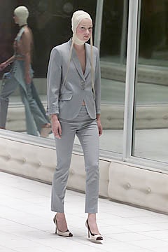 gray tailored suit with heels