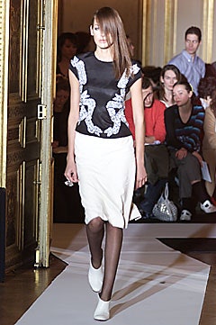 white fitted high-waisted pencil skirt