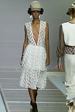 white lace sleeveless dress