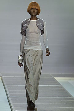 gray silk short-sleeve collared fitted buttoned jacket