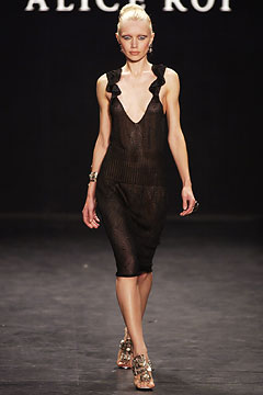 black fitted sleeveless dress