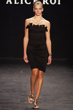 black fitted strapless dress