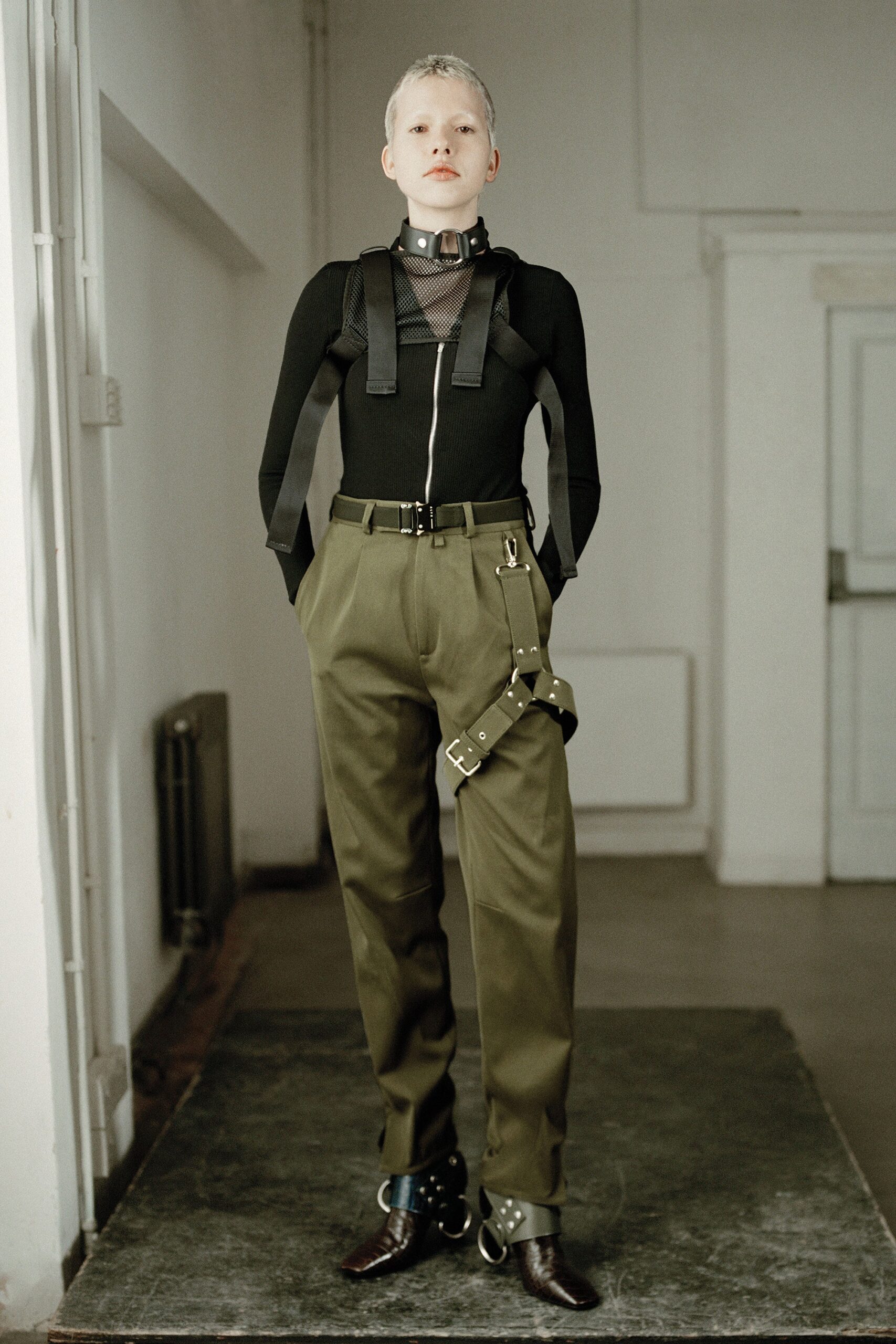green cotton relaxed cargo pants