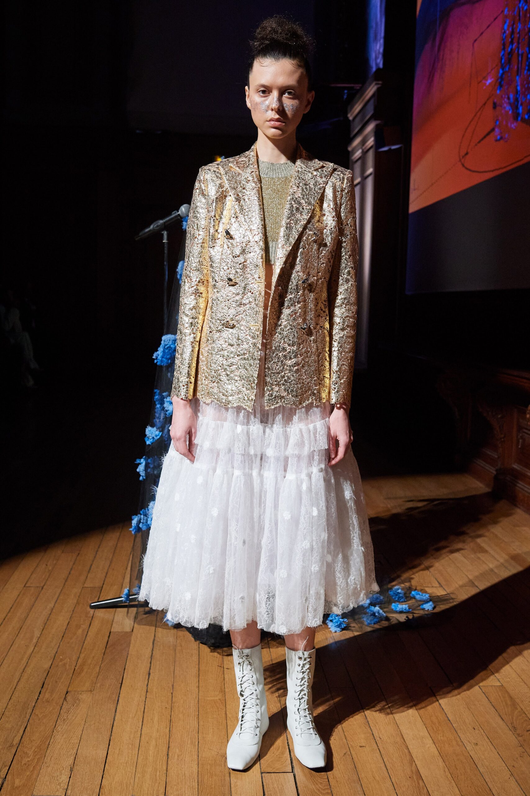 gold metallic long-sleeve collared tailored buttoned zippered blazer