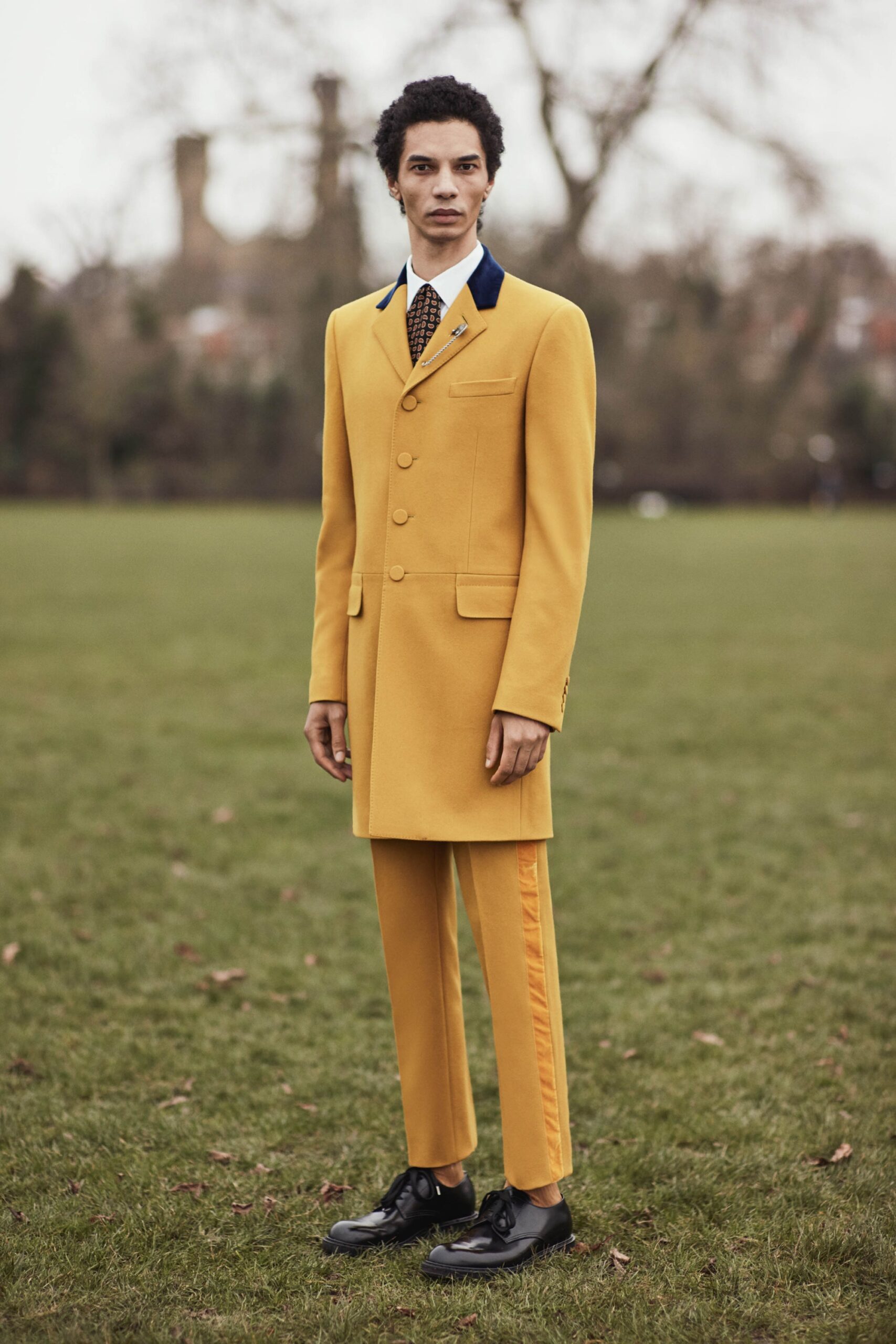 yellow tailored suit with black shoes