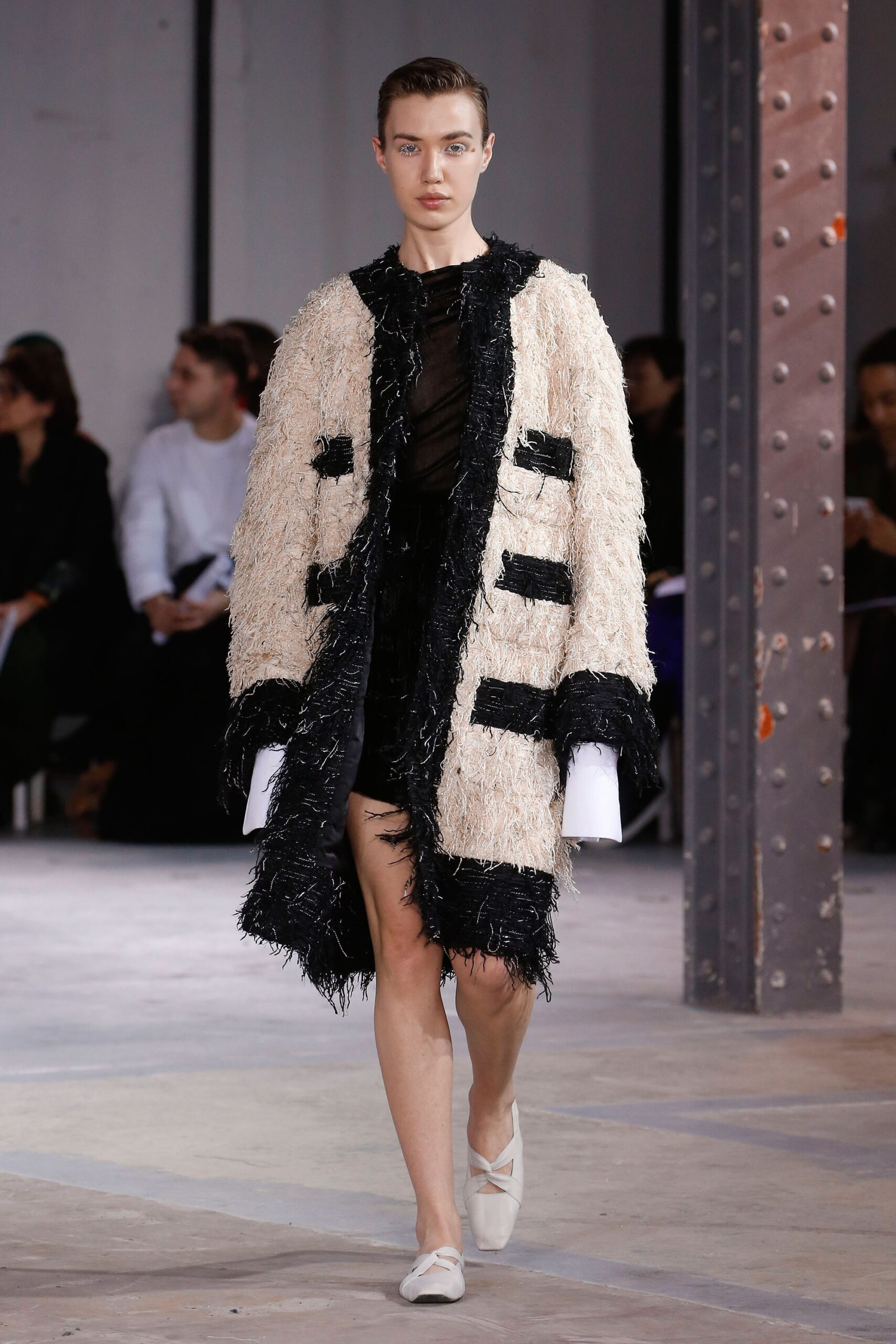 black fur long-sleeve collared relaxed fringed buttoned coat