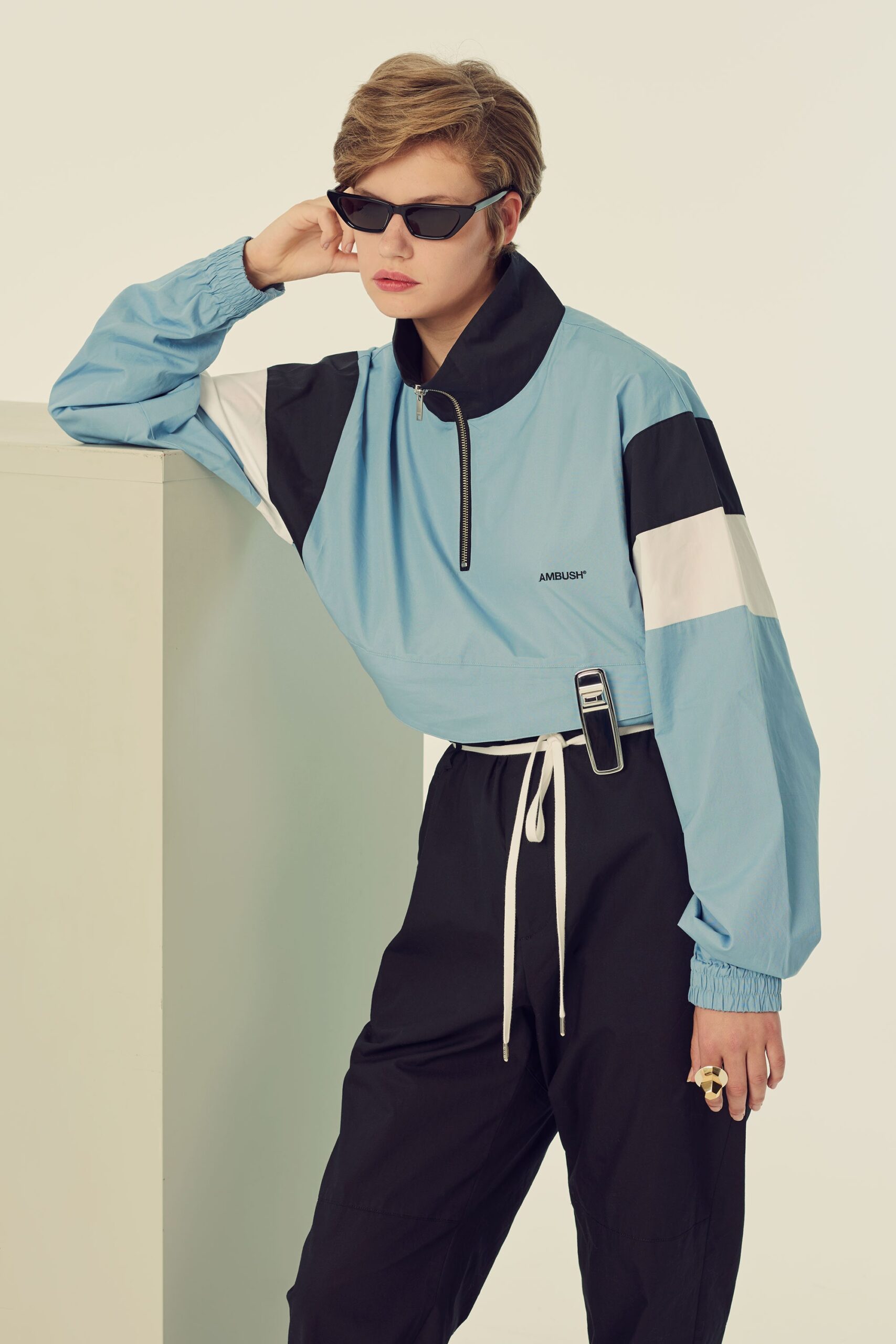 blue cotton long-sleeve collared fitted zippered color-blocked jacket