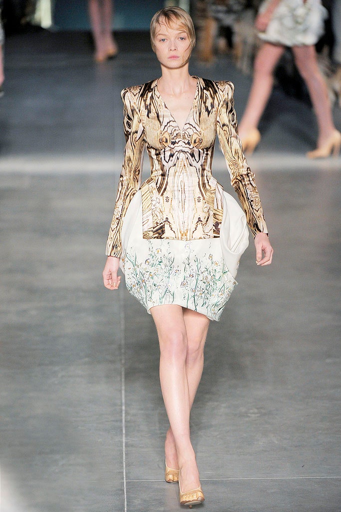 gold silk long-sleeve collared fitted structured printed blazer