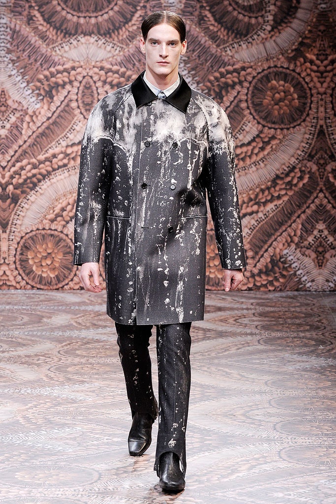 black cotton long-sleeve collared relaxed printed coat