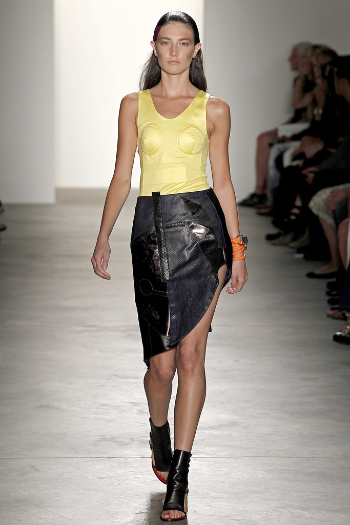 black leather asymmetric fitted high-waisted zippered skirt