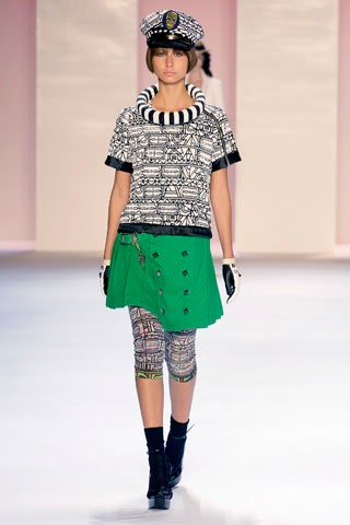 green fitted buttoned skirt