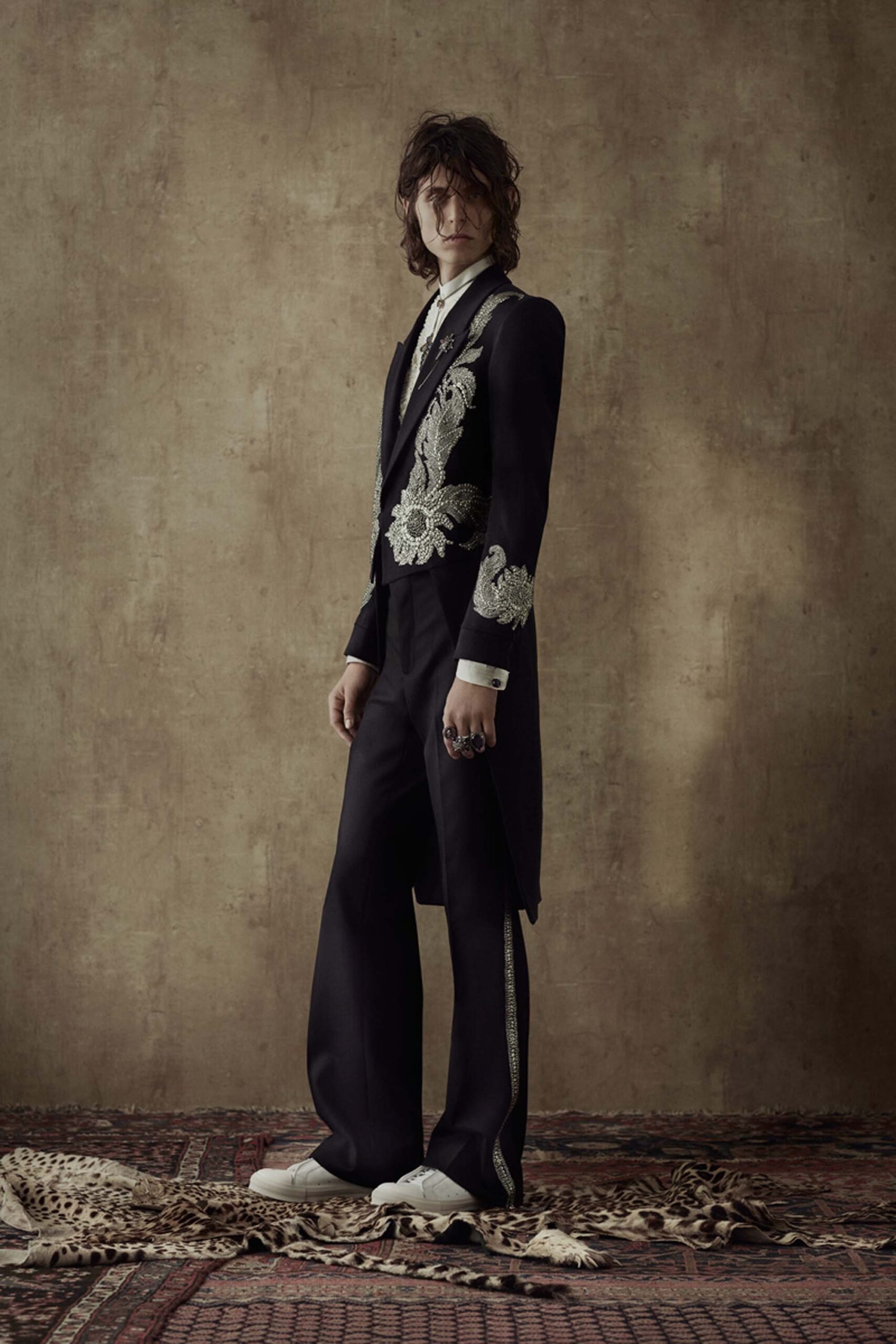 black wool long-sleeve collared tailored embroidered suit