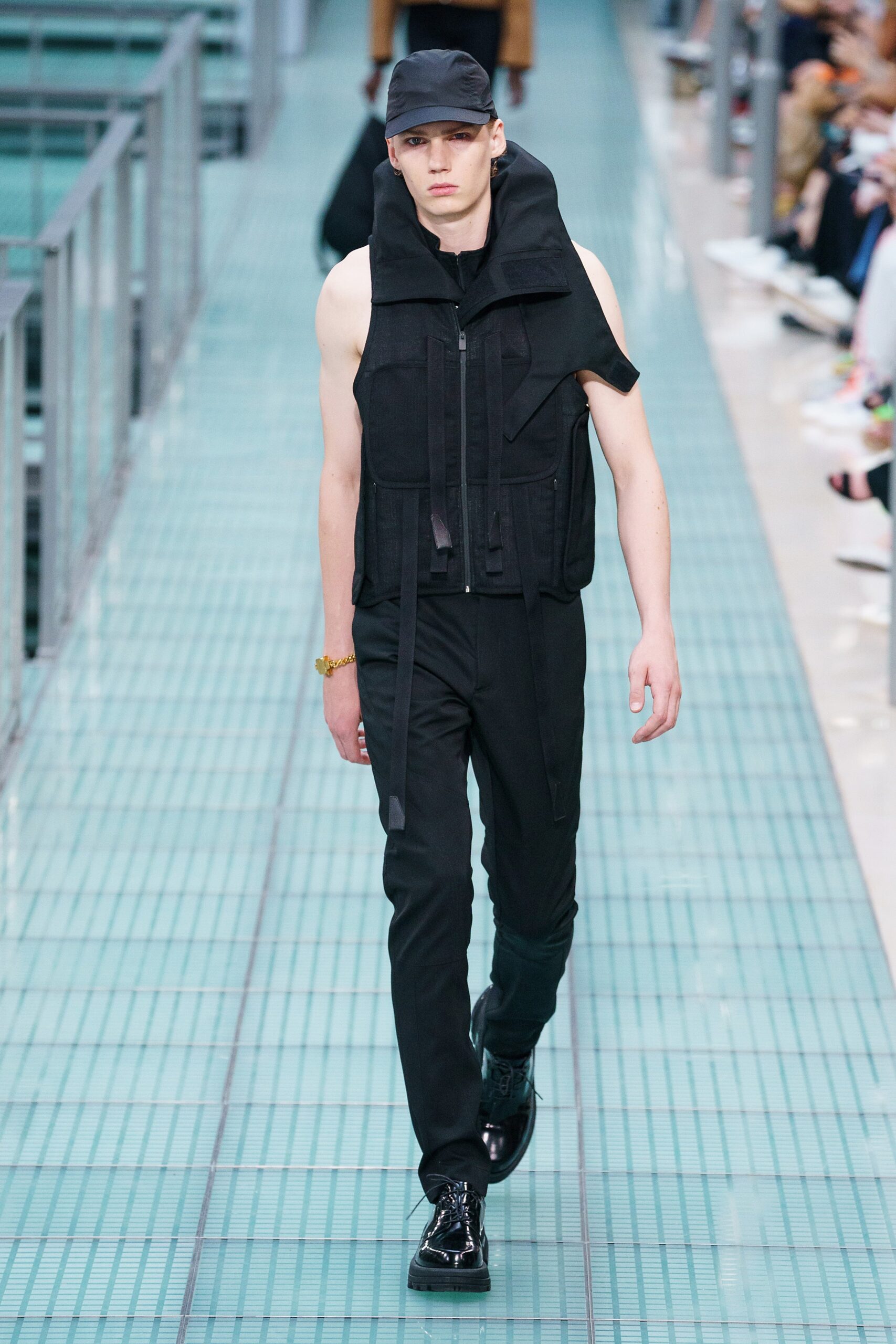 black cotton sleeveless collared fitted zippered vest