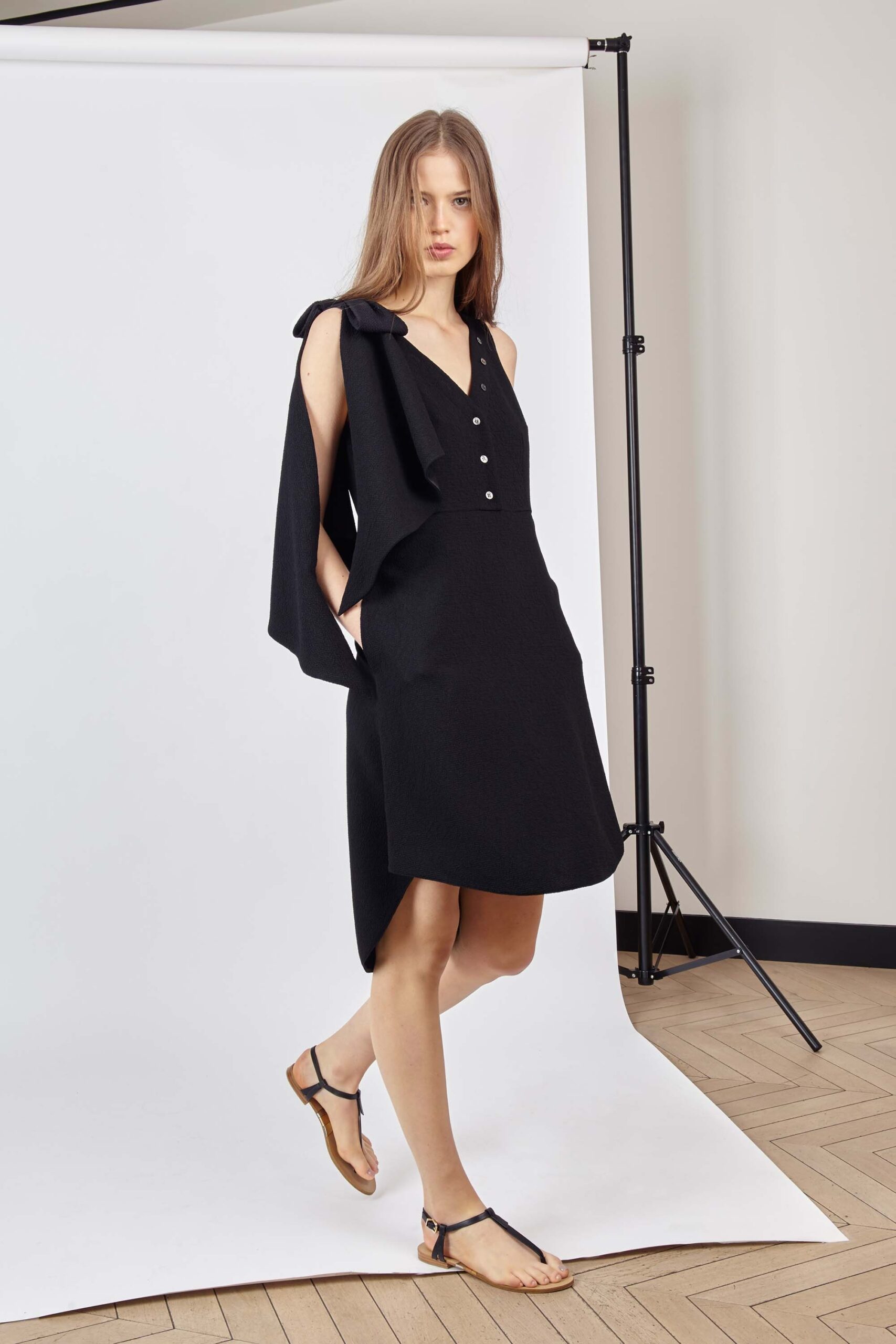 black fitted sleeveless dress