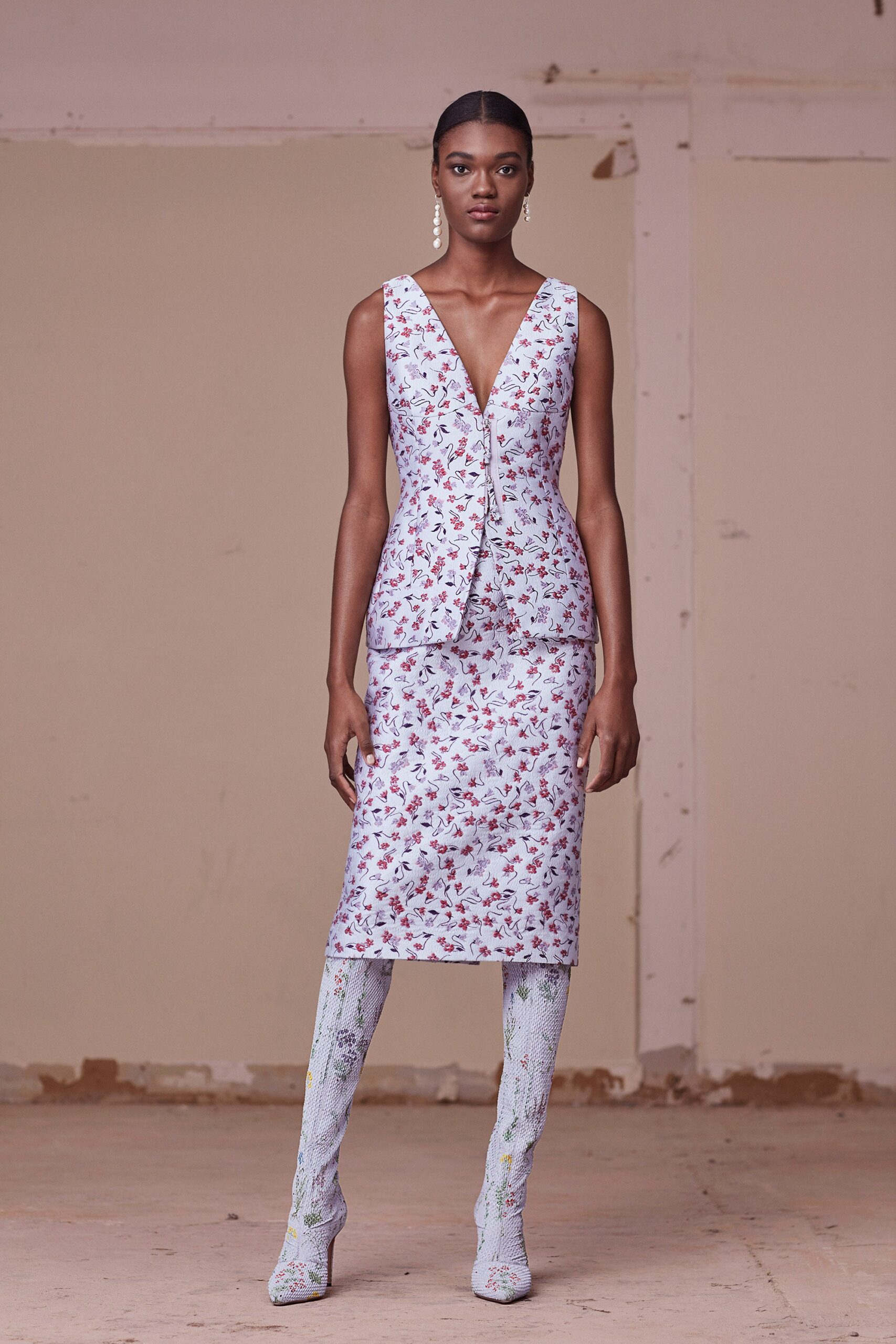 white silk sleeveless v-neck fitted floral buttoned top