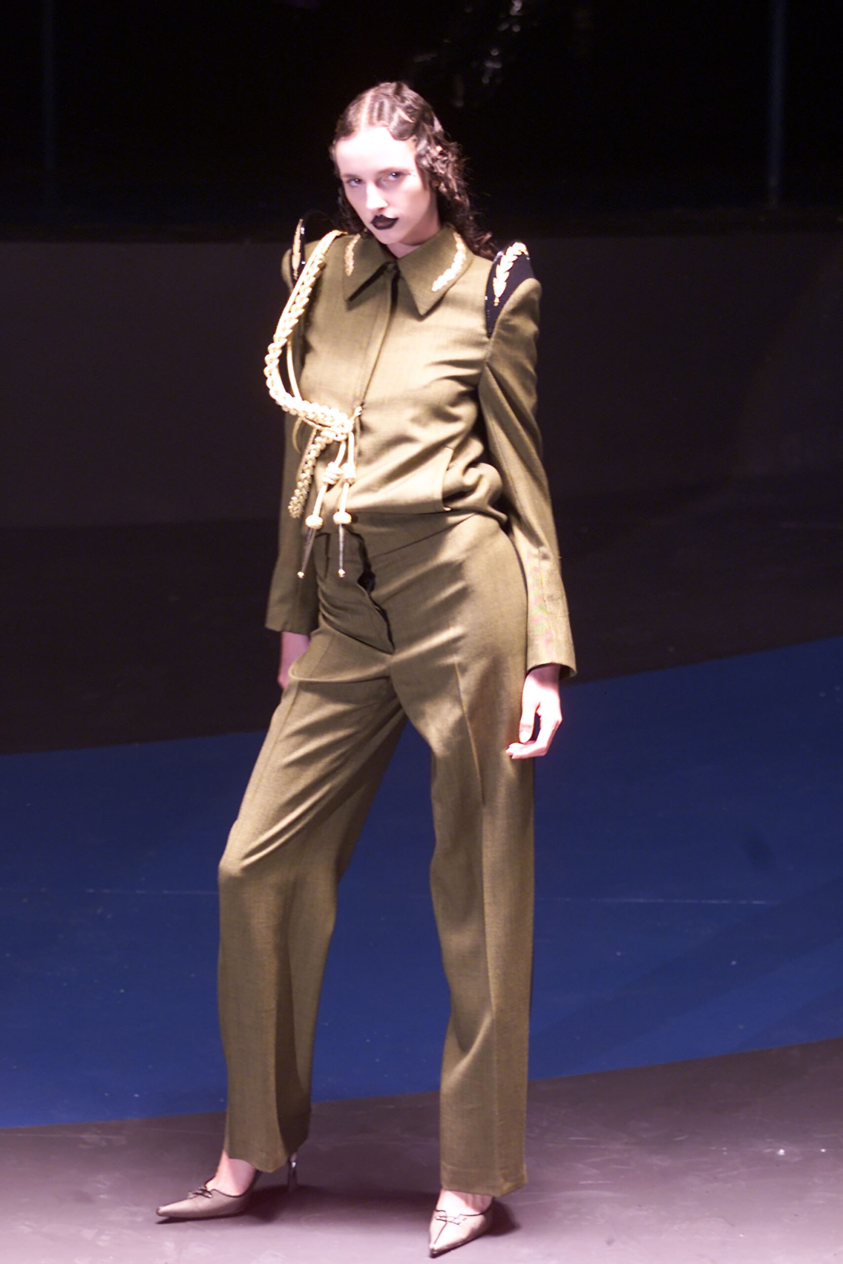 green wool long-sleeve collared fitted buttoned zippered suit