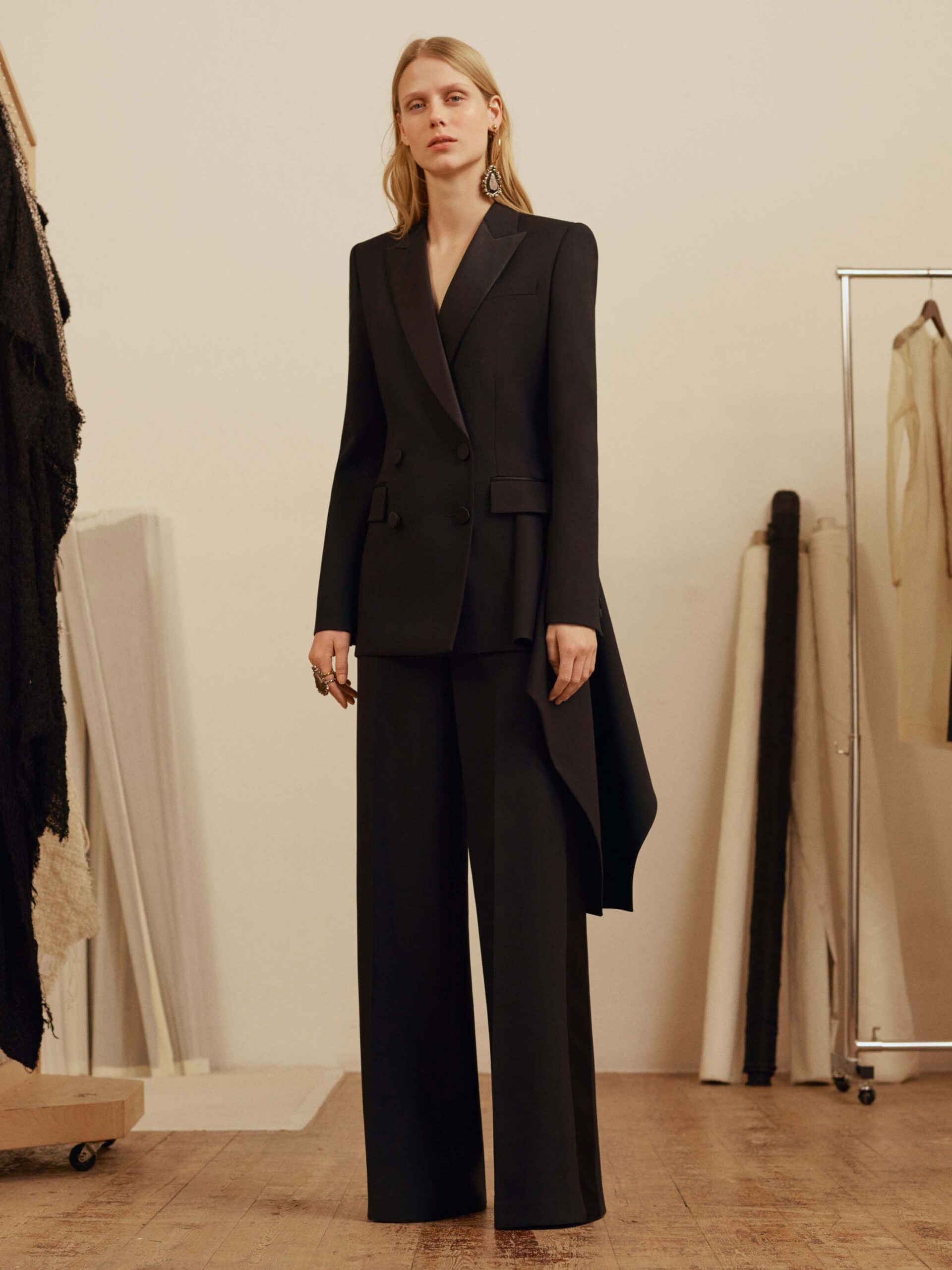 black wool long-sleeve collared tailored suit
