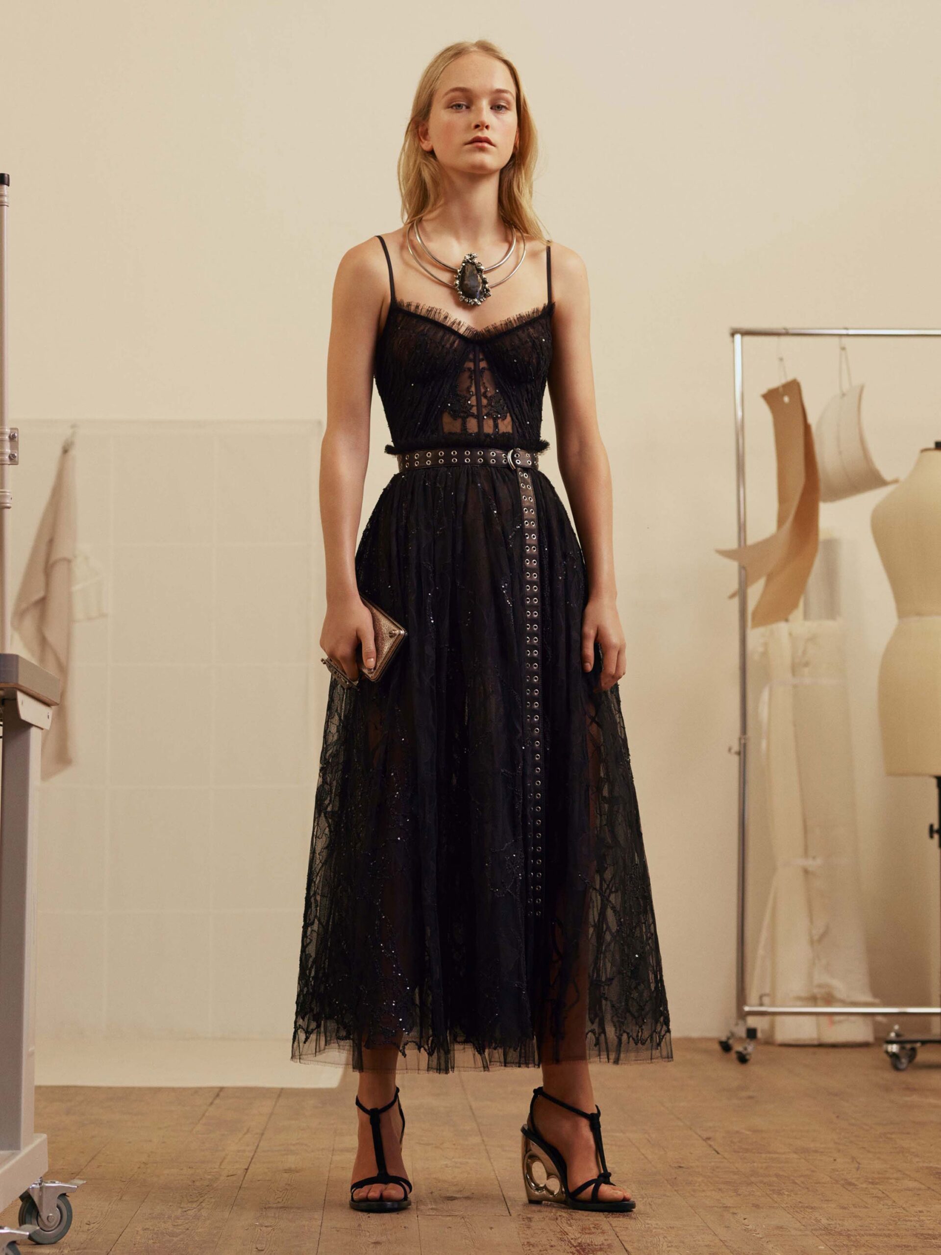 black lace sleeveless dress