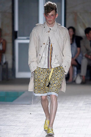yellow cotton fitted checked short shorts