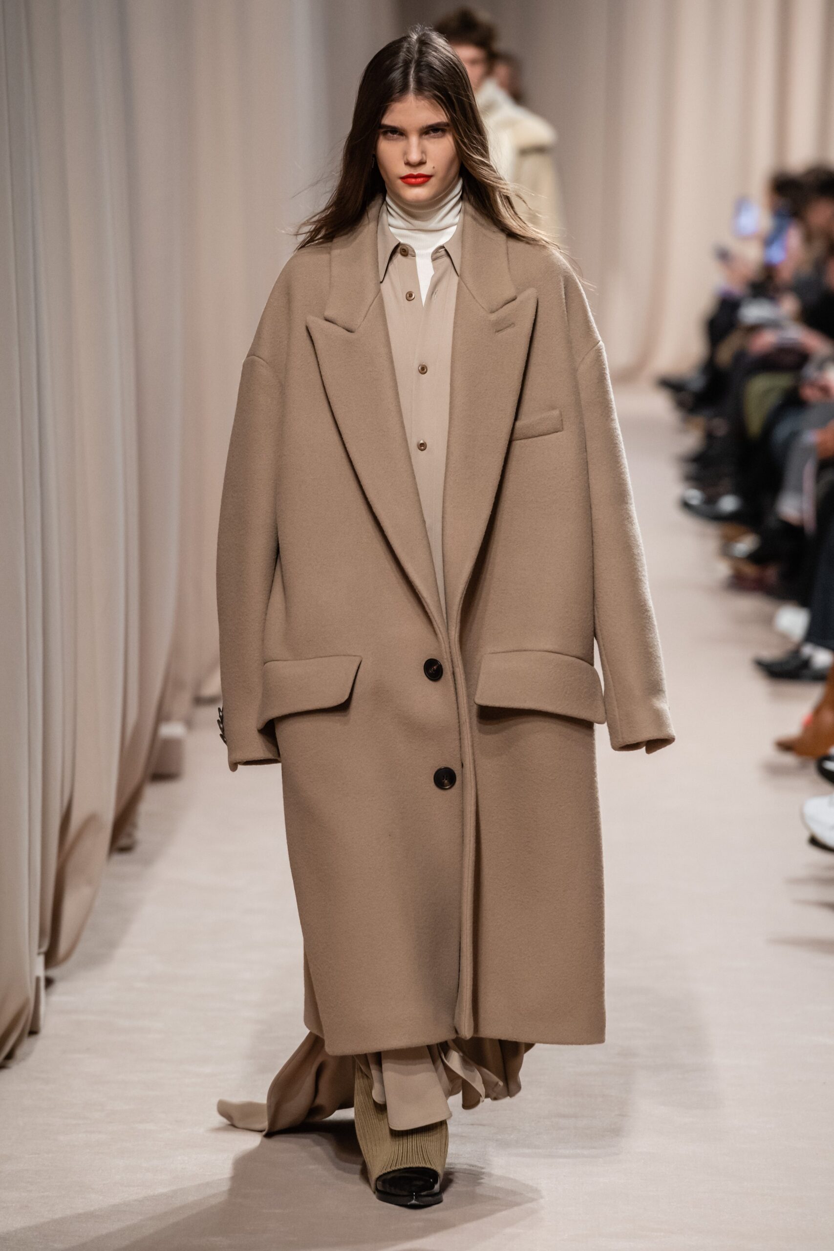 beige wool long-sleeve collared oversized buttoned coat