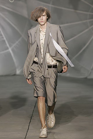 gray cotton short-sleeve collared relaxed buttoned pleated suit