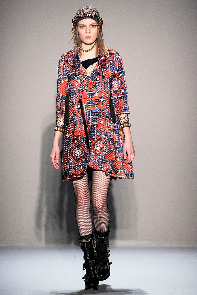 red cotton long-sleeve collared relaxed printed short coat