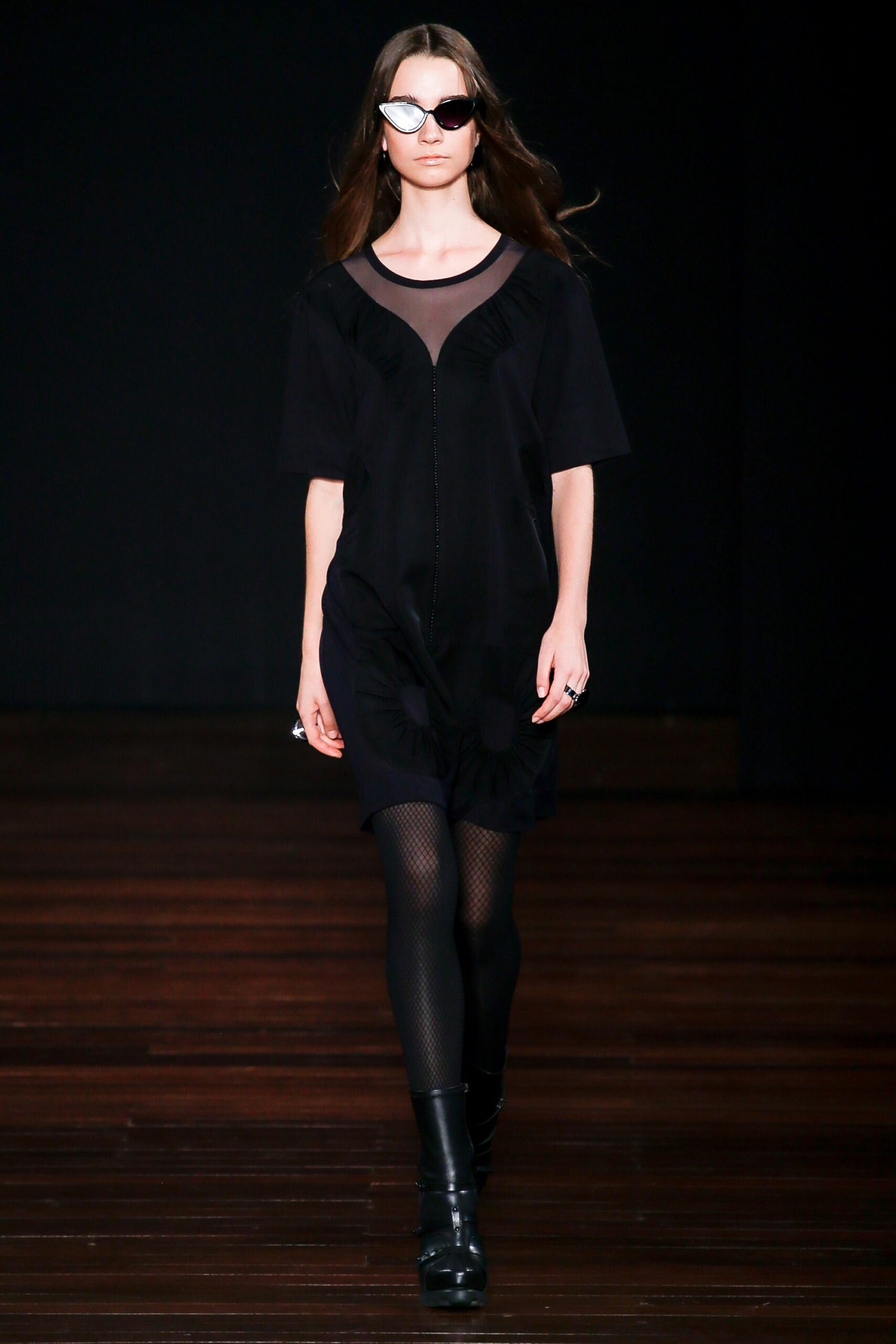 black relaxed dress with boots