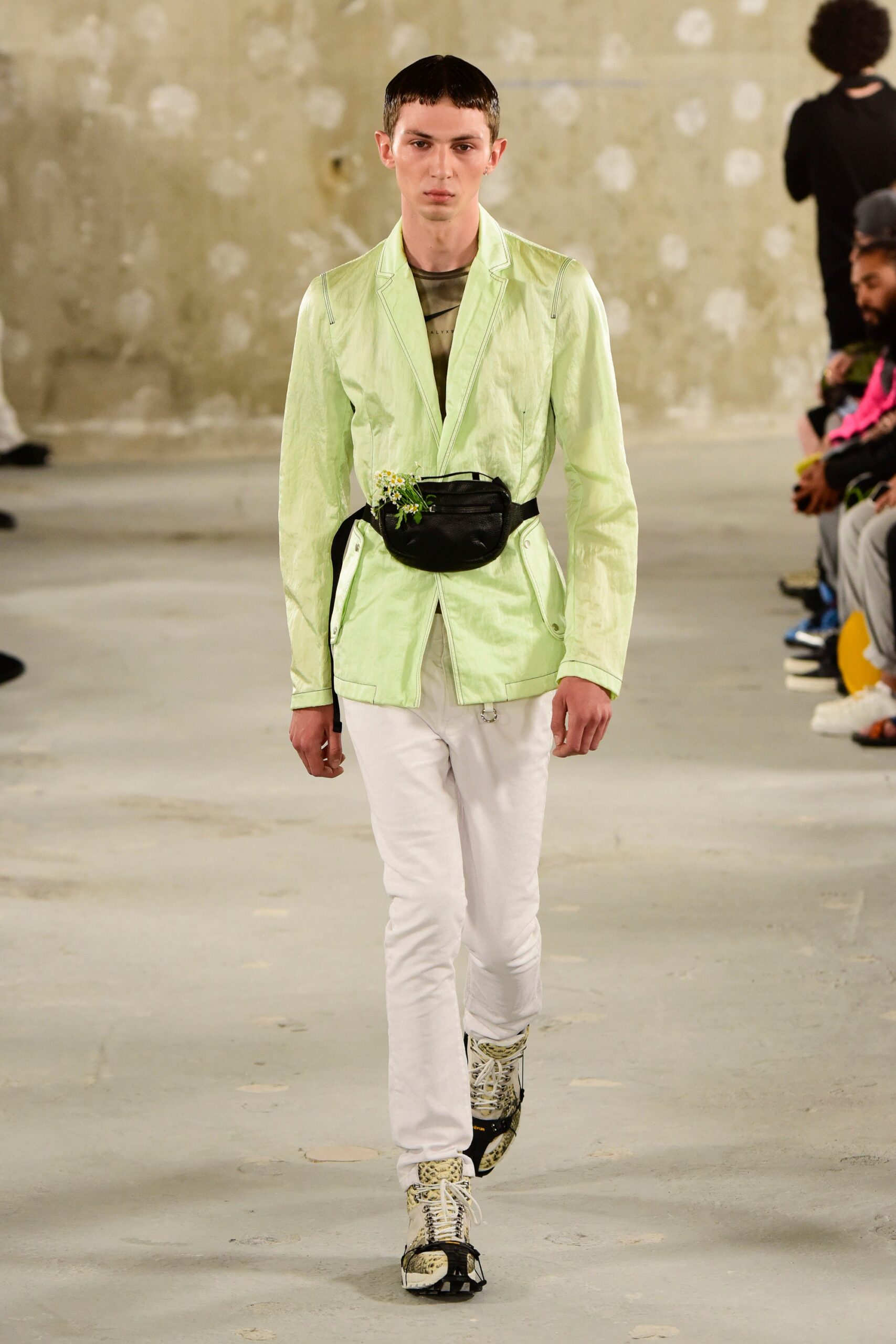 green cotton long-sleeve collared fitted buttoned jacket