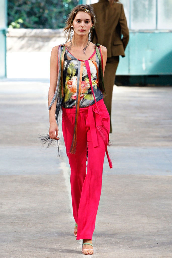 multi-colored sleeveless top with pink pants