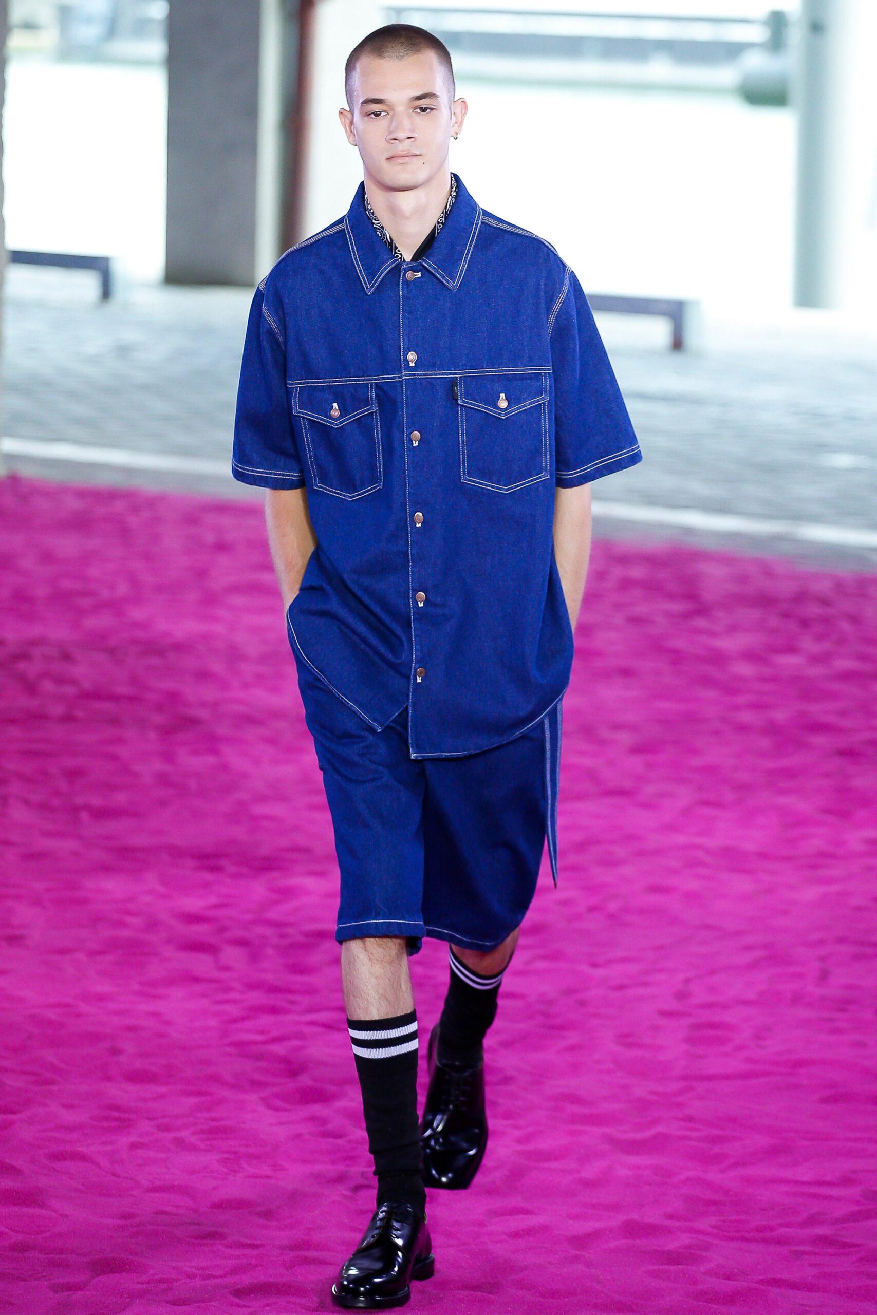 blue denim short-sleeve collared relaxed buttoned shirt