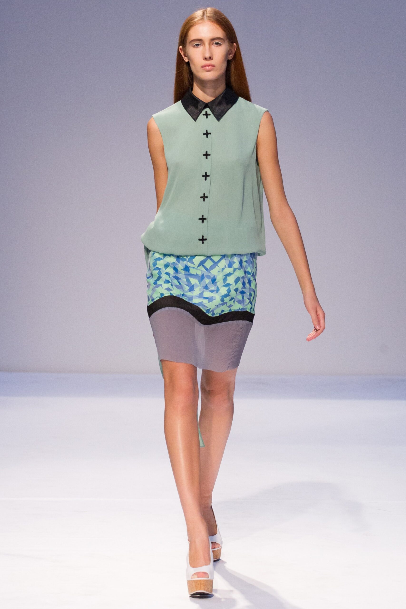 green silk sleeveless collared relaxed buttoned top