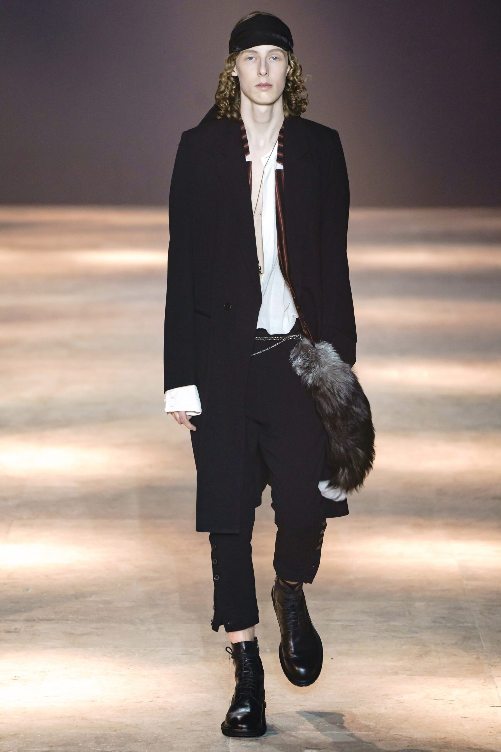 black wool long-sleeve collared relaxed buttoned coat