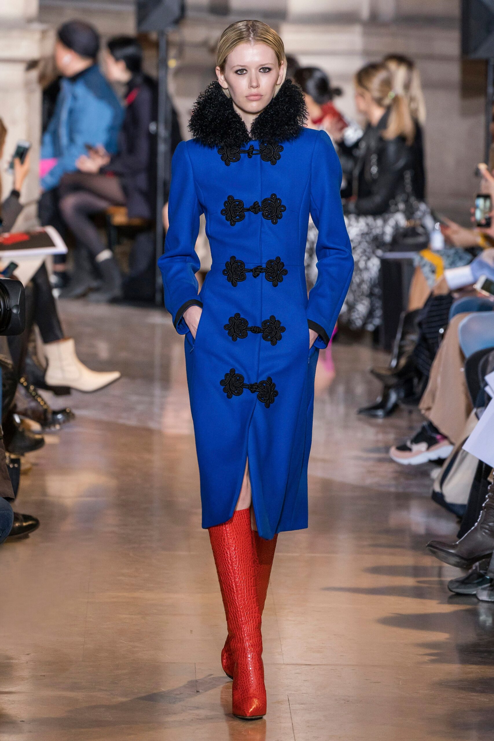 blue wool long-sleeve collared fitted buttoned pockets coat