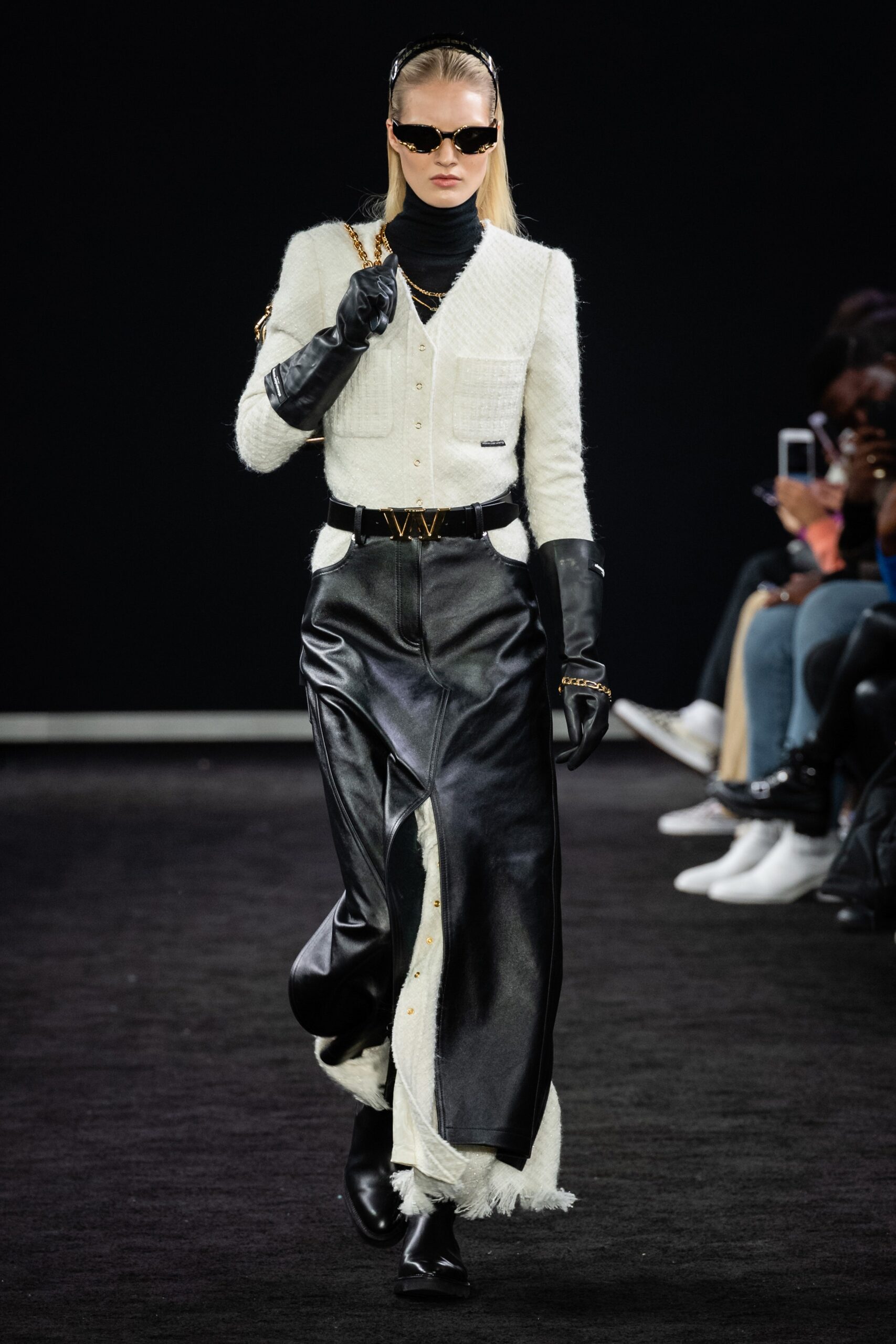 black leather slit fitted high-waisted straight-leg skirt