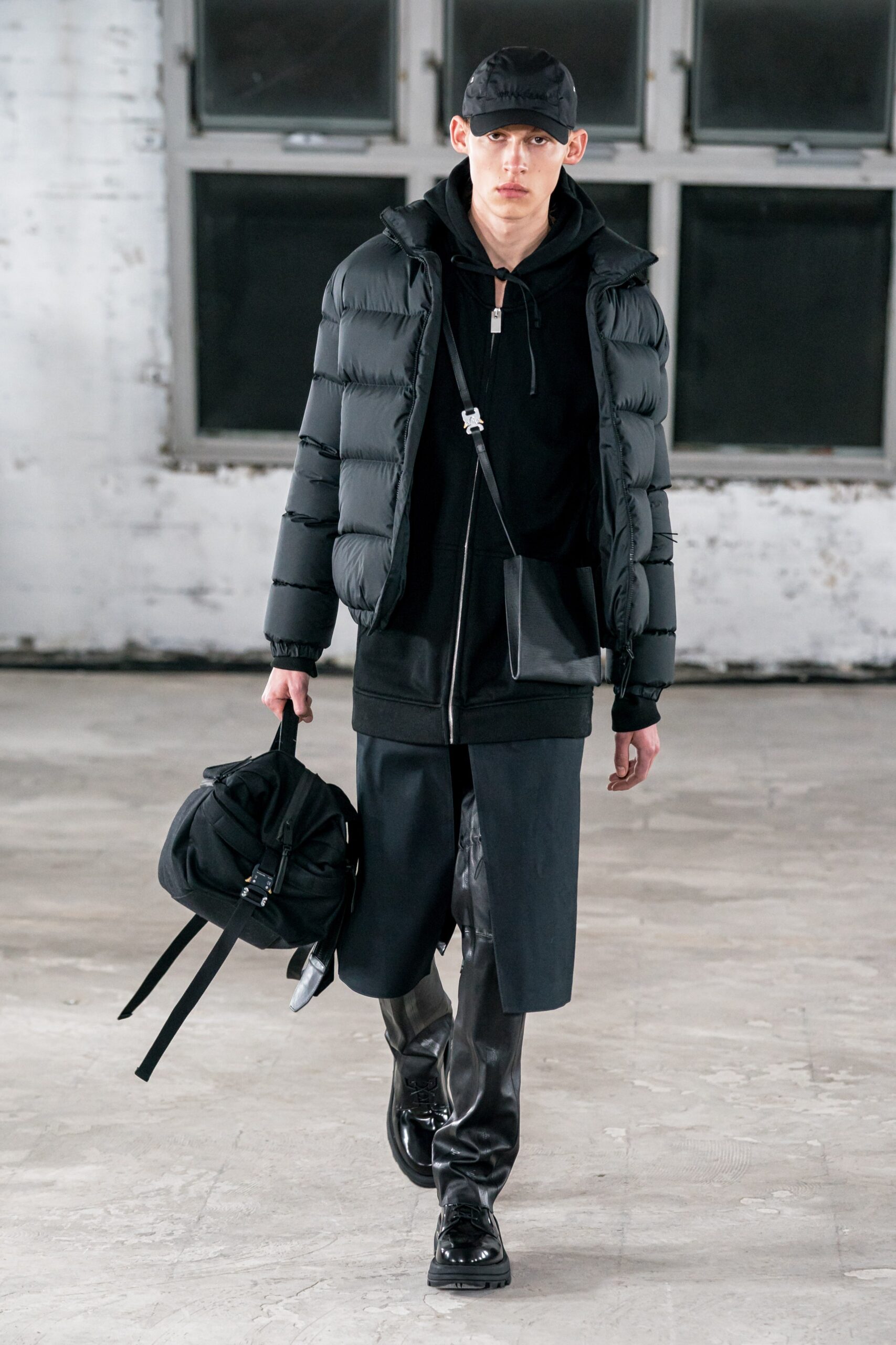 black cotton long-sleeve hooded relaxed hoodie