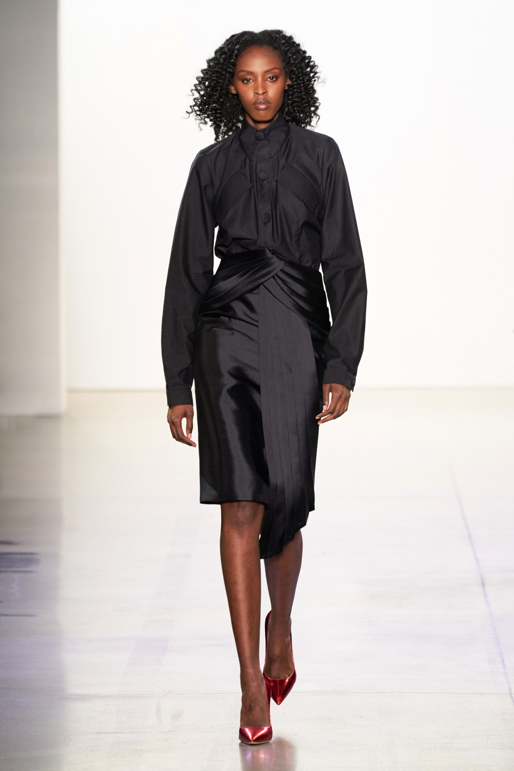 black silk fitted dress with red shoes