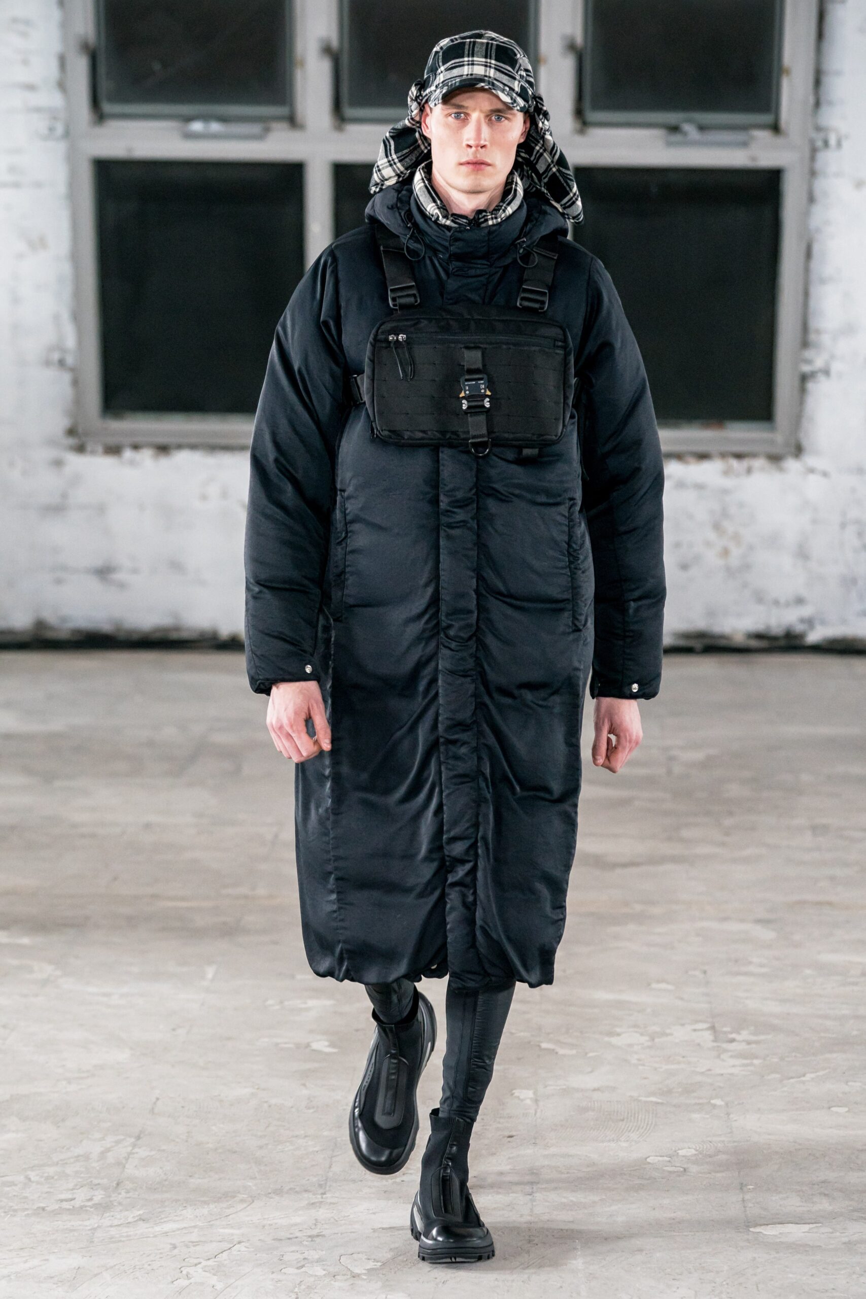 black jersey long-sleeve collared relaxed zippered pockets coat