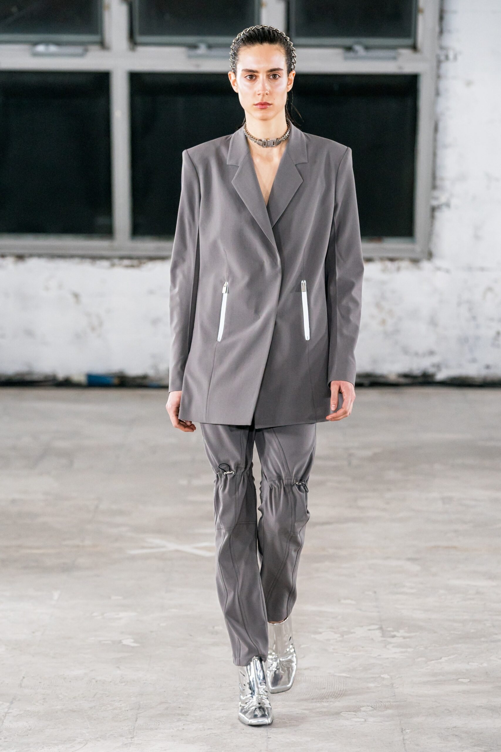 gray cotton long-sleeve v-neck tailored zippered blazer