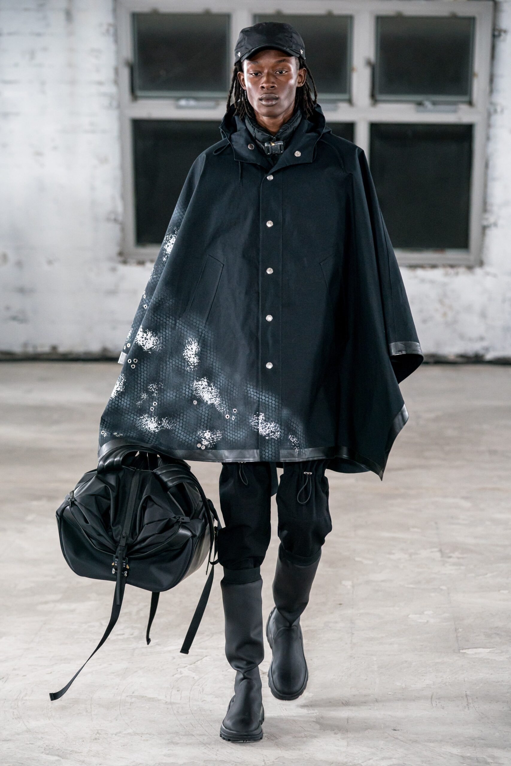 black cotton sleeveless collared oversized zippered poncho
