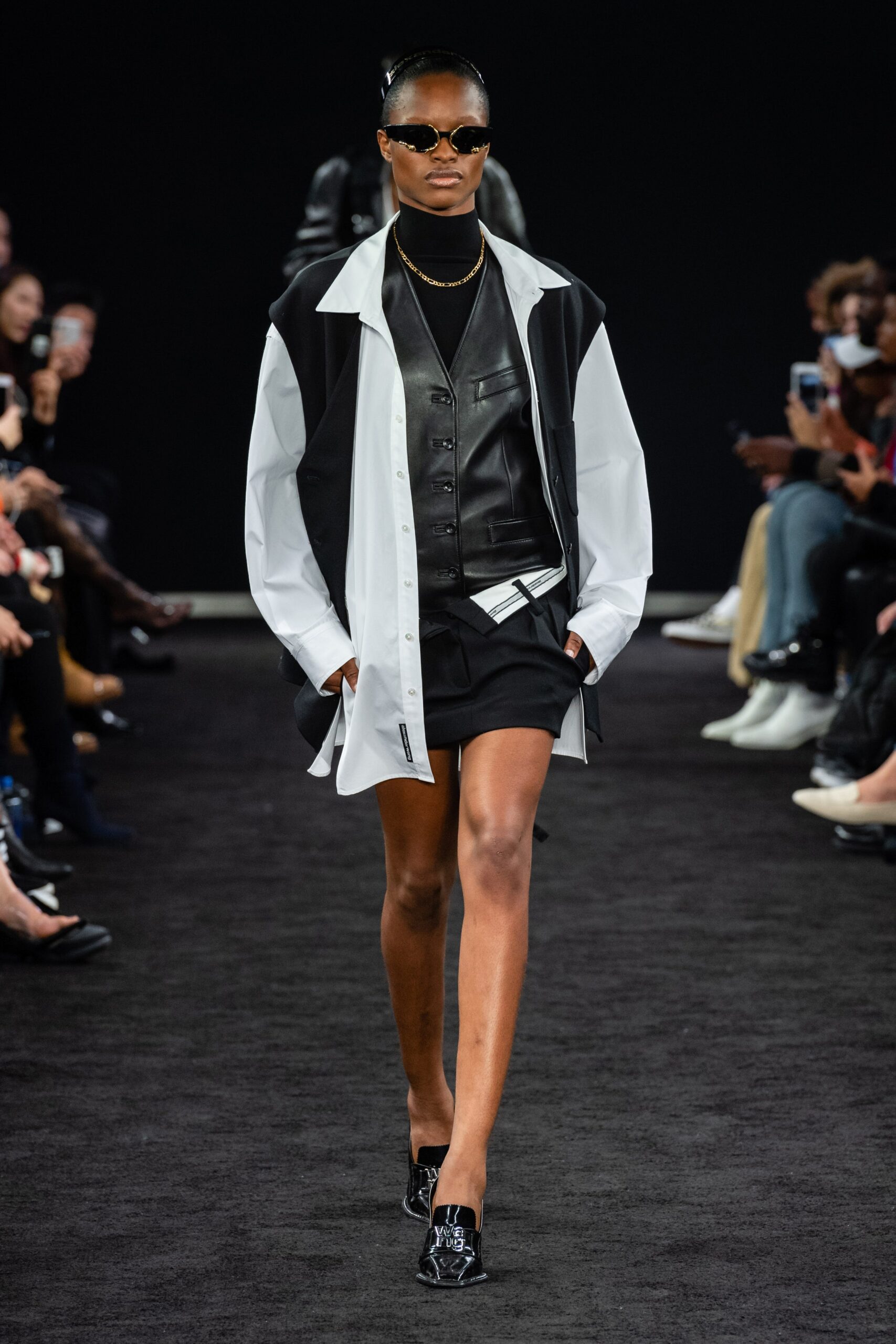 black cotton fitted straight-leg short skirt