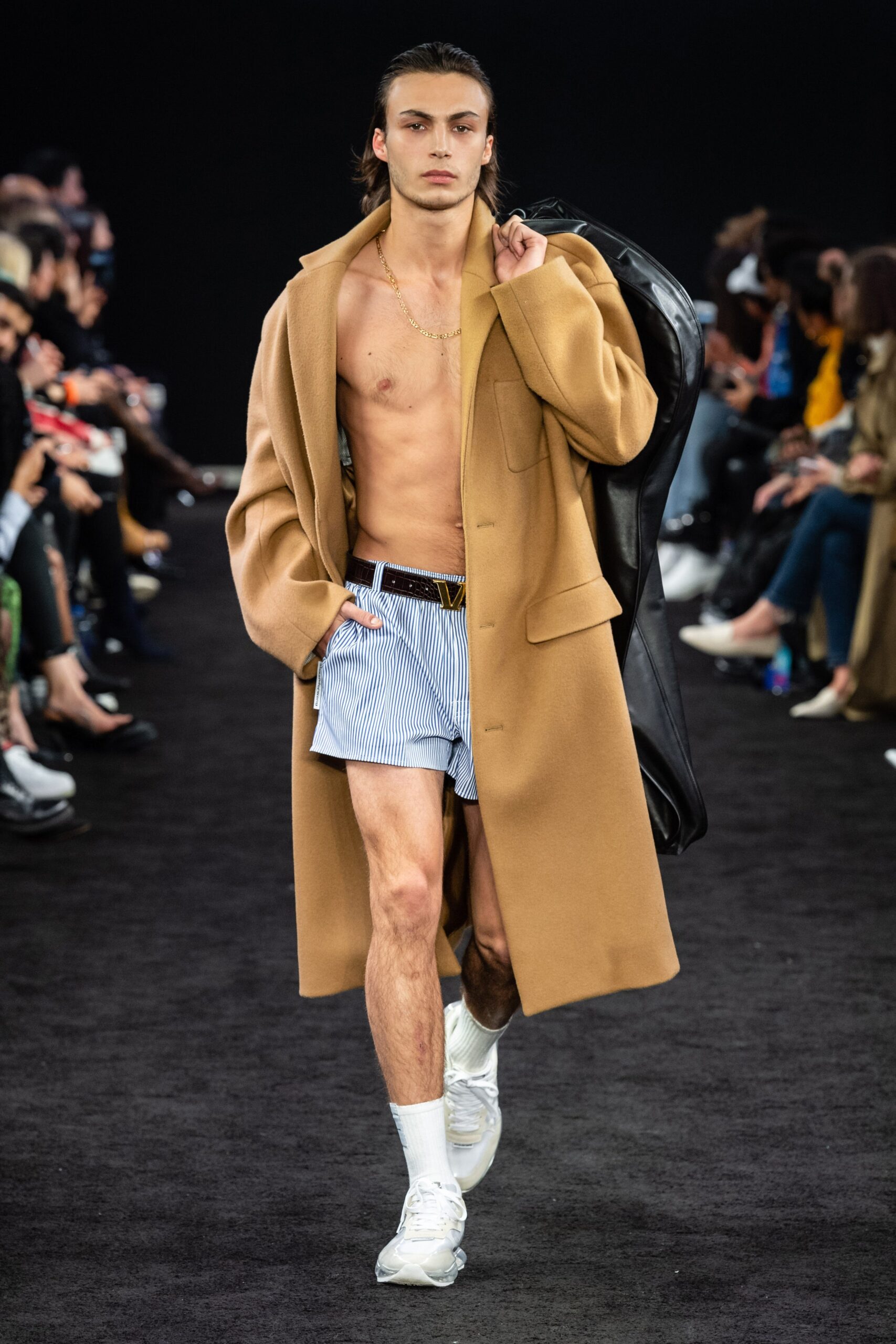 beige wool long-sleeve collared oversized buttoned coat