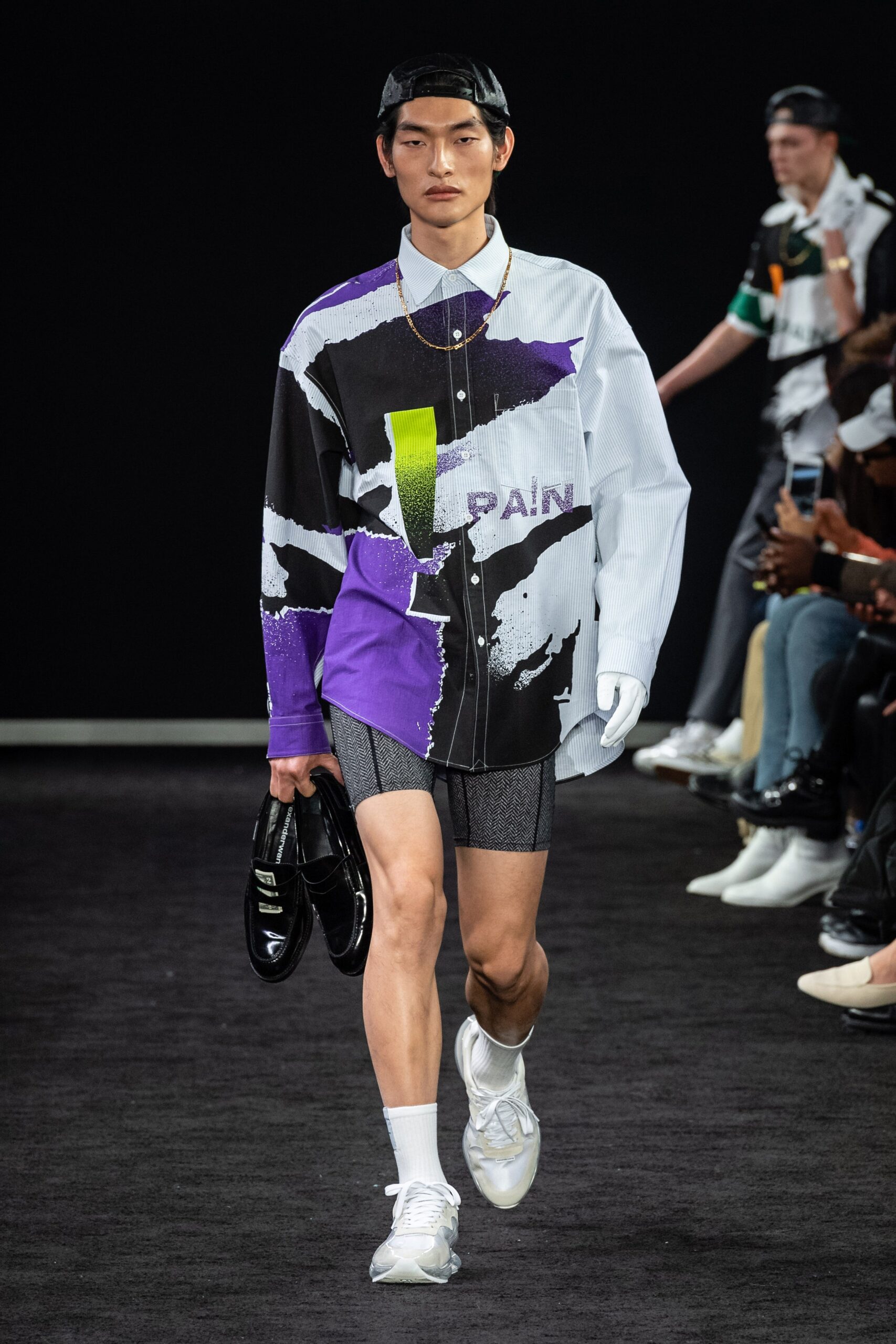 relaxed printed shirt with fitted shorts