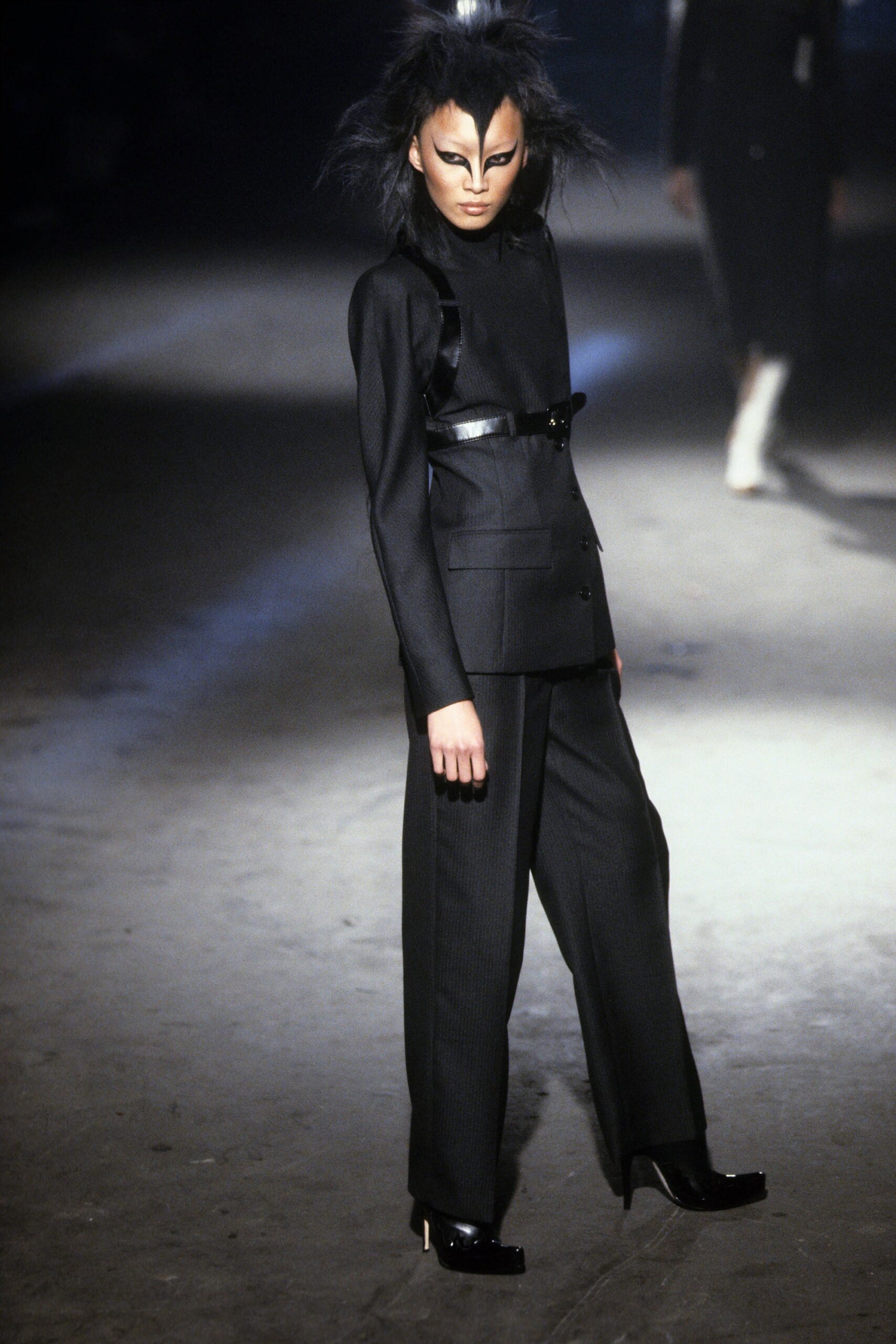 black wool long-sleeve collared tailored pencil suit