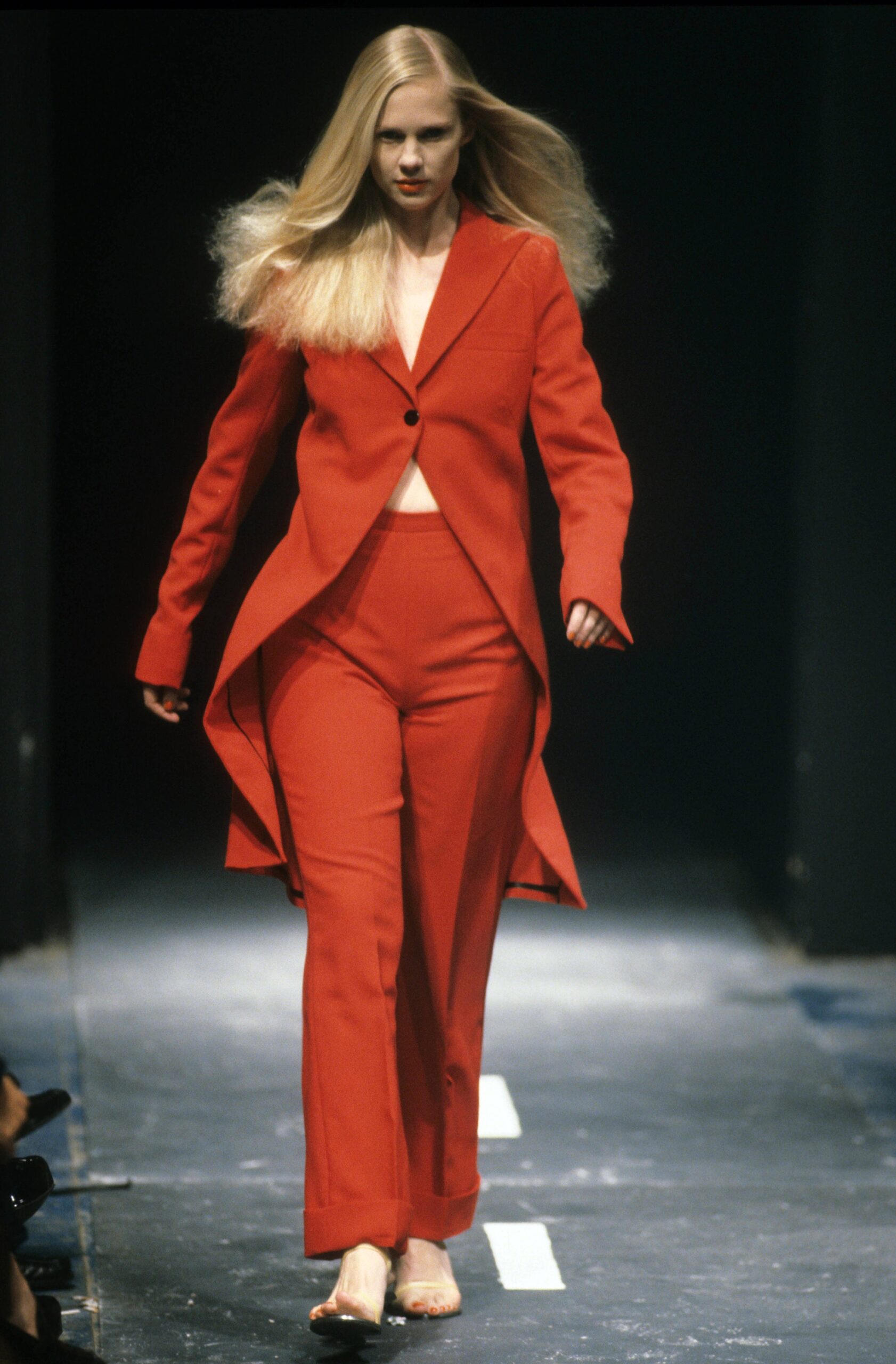 red long-sleeve collared fitted buttoned suit