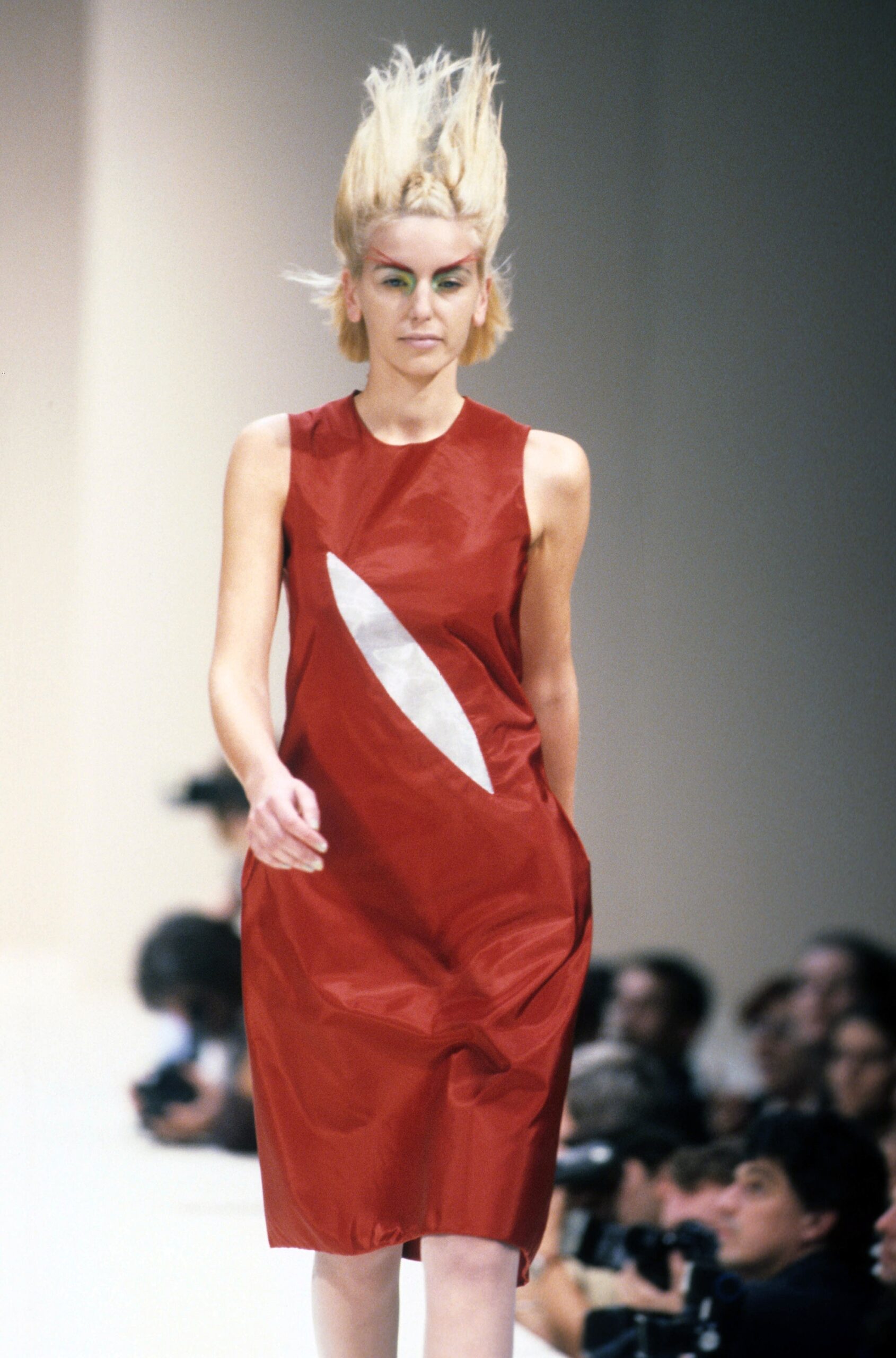 fitted red sleeveless dress