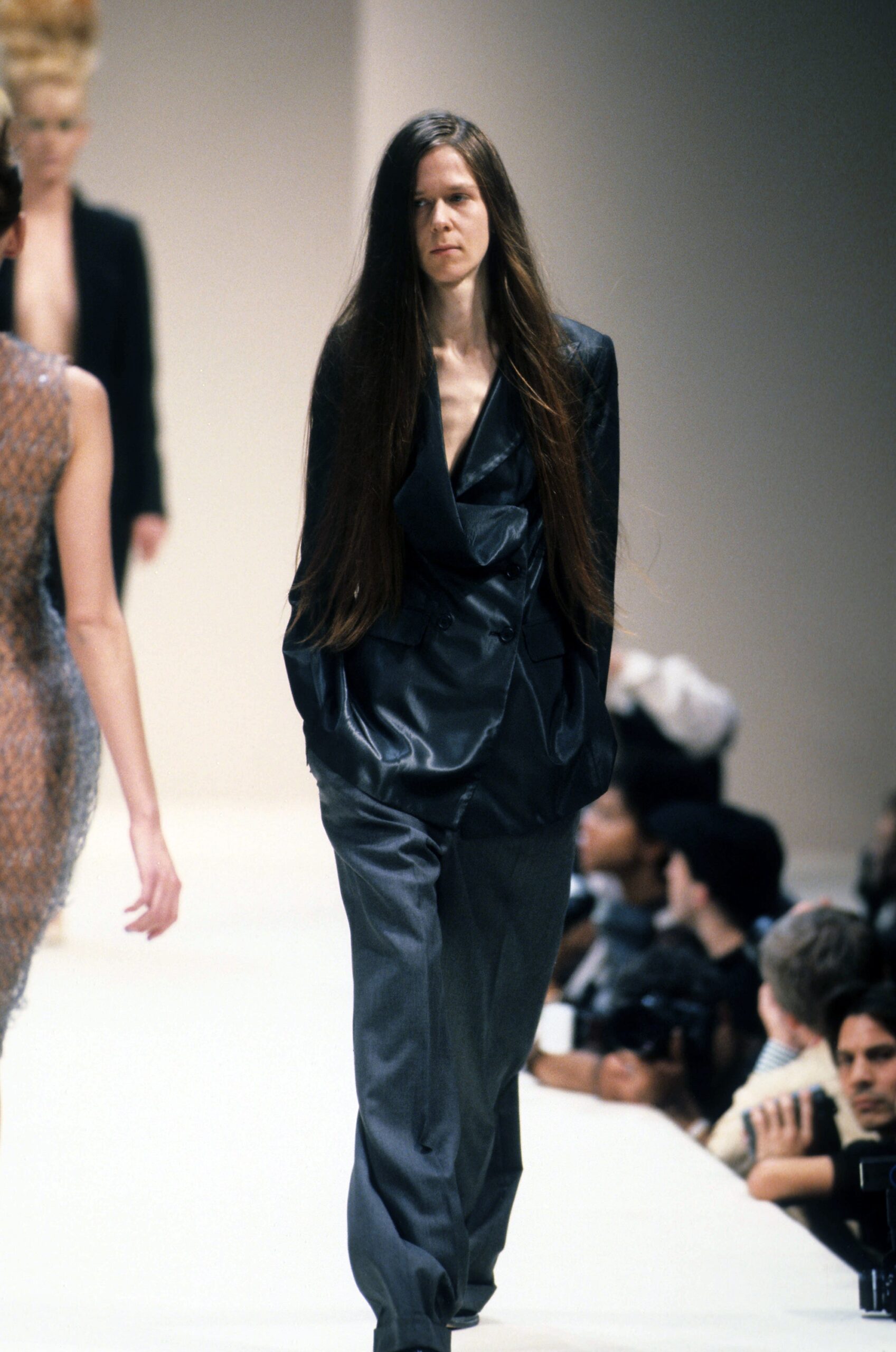black silk long-sleeve collared relaxed buttoned shiny suit